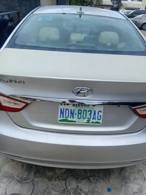 Hyundai Sonata Limited Sedan FWD (2.4L 4cyl 6A) 2012 Silver