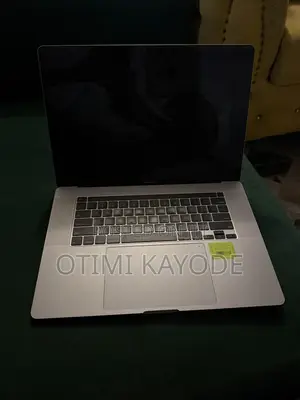 Laptop Apple MacBook Pro 2019 32GB Intel Core i9 SSD 512GB