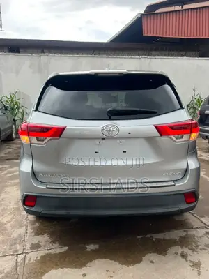 Toyota Highlander XLE 4dr SUV AWD (3.5L 6cyl 6A) 2015 Gray