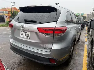 Toyota Highlander XLE 2019 Blue