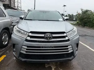 Toyota Highlander XLE 2019 Blue