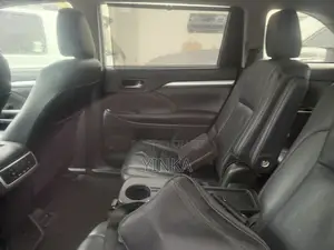 Toyota Highlander XLE 2019 Blue