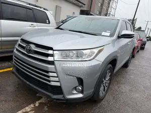 Toyota Highlander XLE 2019 Blue