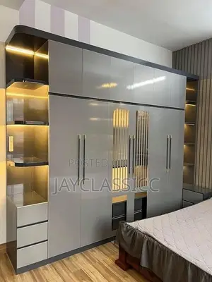 Modern Design Walldrobe With Profile Glass Door and Led Lights