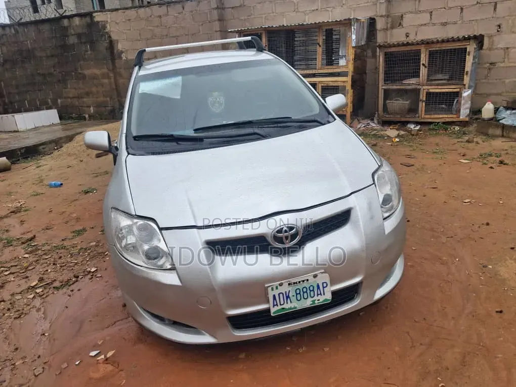 Toyota Auris 2010 Silver