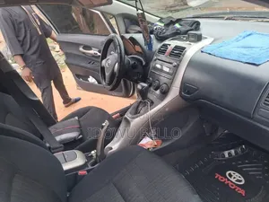 Toyota Auris 2010 Silver