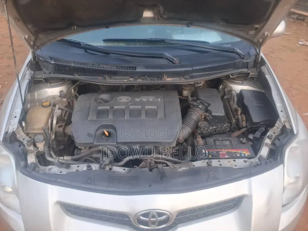 Toyota Auris 2010 Silver