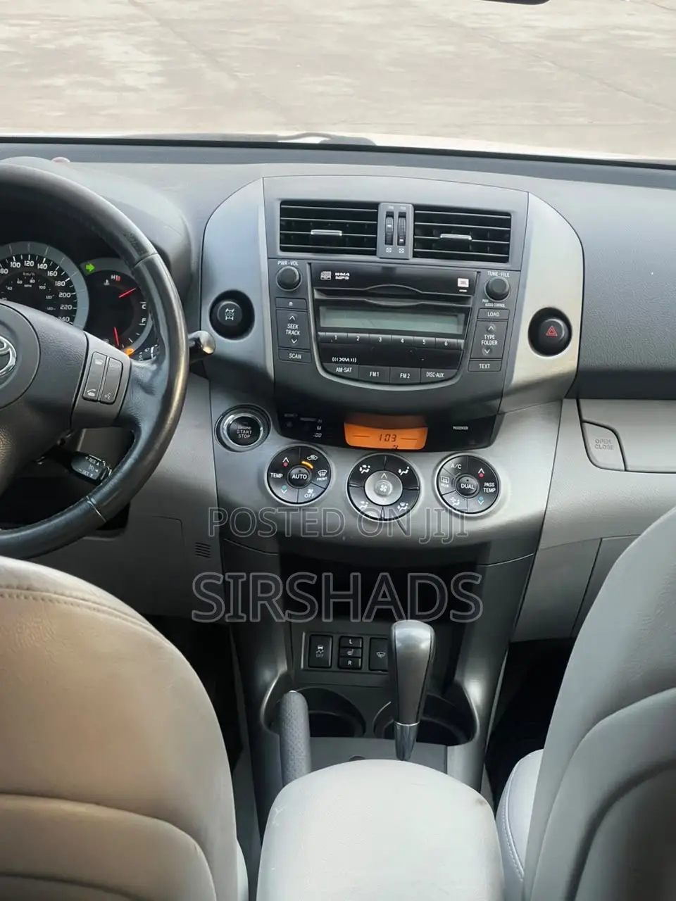 Toyota RAV4 2010 White