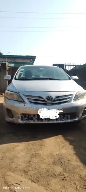 Toyota Corolla LE 4dr Sedan (1.8L 4cyl 4A) 2011 Silver