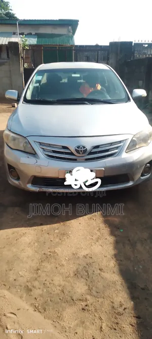 Toyota Corolla LE 4dr Sedan (1.8L 4cyl 4A) 2011 Silver