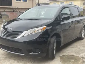 Toyota Sienna LE 7 Passenger Mobility 2011 Black