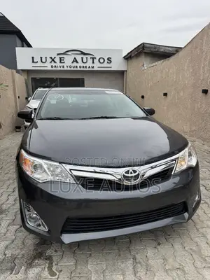 Toyota Camry XLE 4dr Sedan (2.5L 4cyl 6A) 2013 Gray