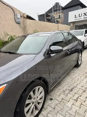 Toyota Camry XLE 4dr Sedan (2.5L 4cyl 6A) 2013 Gray
