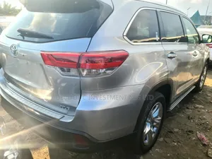 Toyota Highlander Limited 2019 Silver