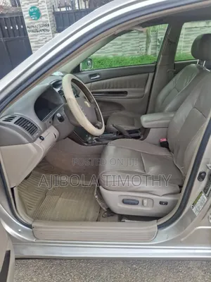 Toyota Camry LE 4dr Sedan (2.4L 4cyl 5A) 2005 Silver