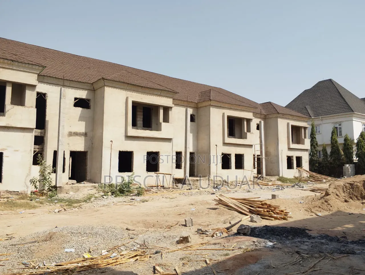 Three Bedroom Terrace Duplex| Advanced Carcass| Premium Centre Piece