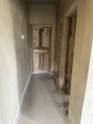 1bdrm Bungalow in Ogo-Oluwa, Adamo for rent