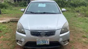 Kia Rio Base 4dr Sedan (1.6L 4cyl 5M) 2011 Silver
