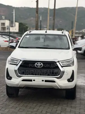 New Toyota Hilux 2023 White