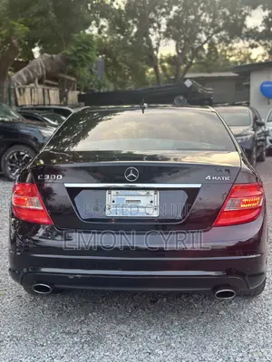 Mercedes-Benz C300 2010 Black