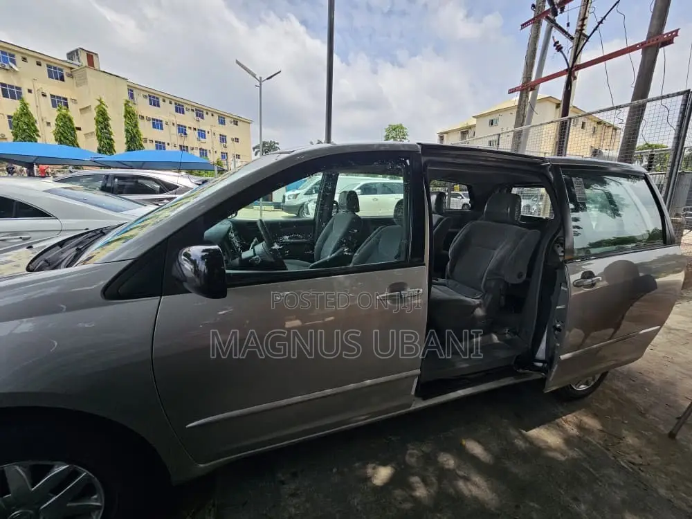 Toyota Sienna CE AWD 2006 Gray