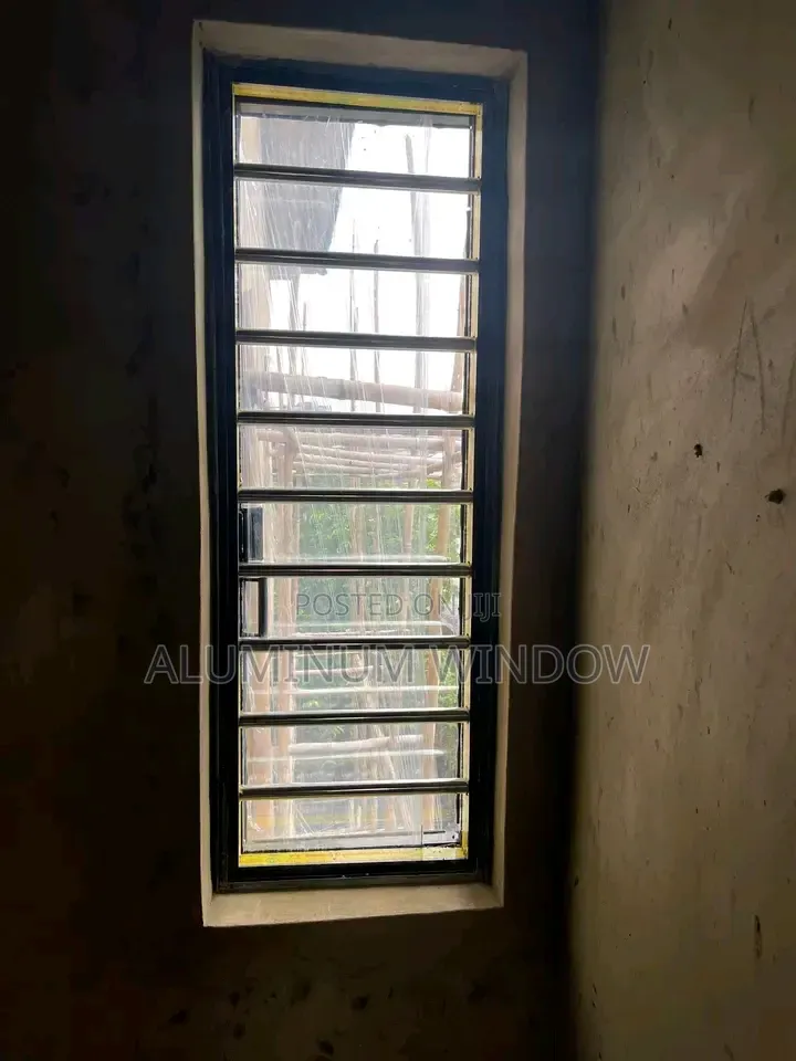 Structural Window With Net and Pipe Galvanized