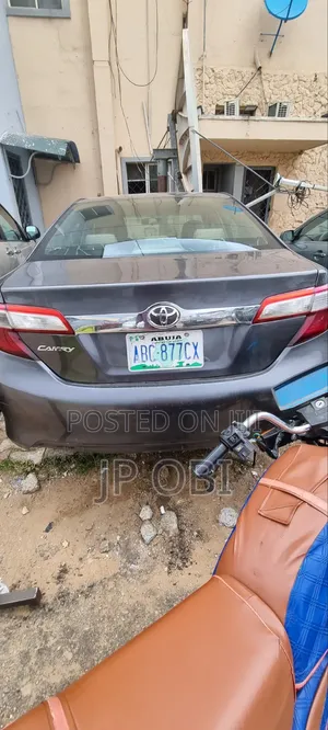 Toyota Camry LE 4dr Sedan (2.5L 4cyl 6A) 2013 Gray