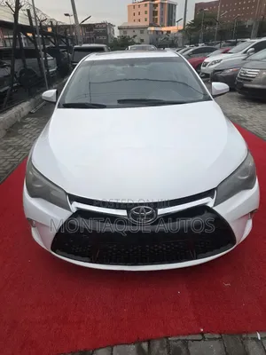 Toyota Camry SE 4dr Sedan (2.5L 4cyl 6A) 2017 White