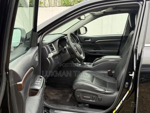 Toyota Highlander Limited 4dr SUV AWD (3.5L 6cyl 6A) 2015 Black