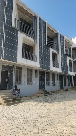 4bdrm Duplex in Lipton Terrace, Life Camp for sale