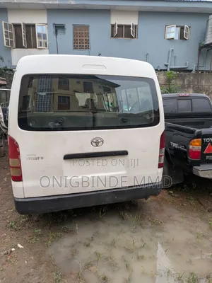 Toyota HiAce 2011 White