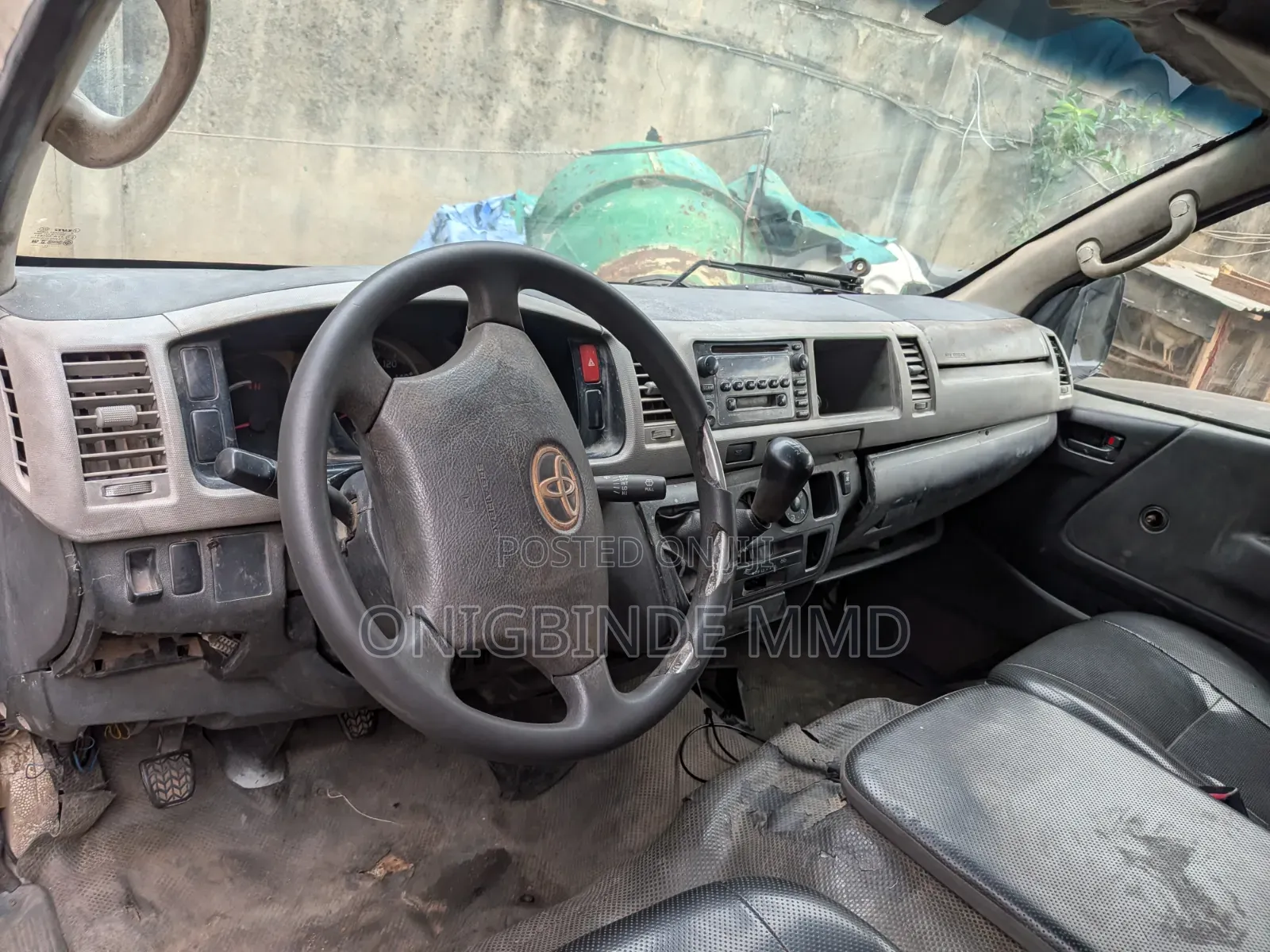 Toyota HiAce 2011 White