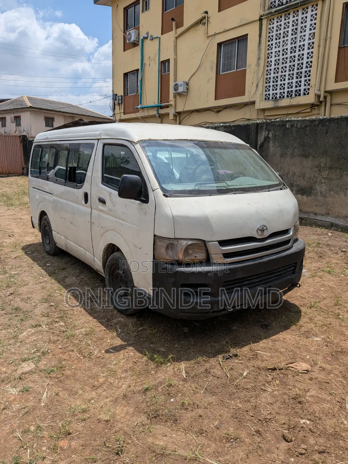 Toyota HiAce 2011 White