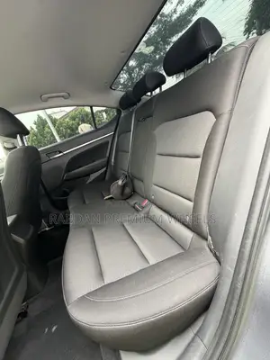 Hyundai Elantra Limited Sedan FWD (2.0L 4cyl 6A) 2017 Gray