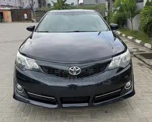 Toyota Camry SE V6 4dr Sedan (3.5L 6cyl 6A) 2013 Blue