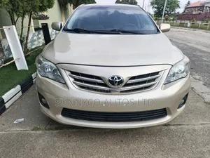 Toyota Corolla LE 4dr Sedan (1.8L 4cyl 4A) 2013 Gold