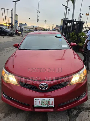 Toyota Camry SE 4dr Sedan (2.5L 4cyl 6A) 2014 Red