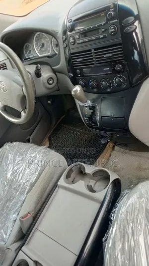 Toyota Sienna CE 2005 Red
