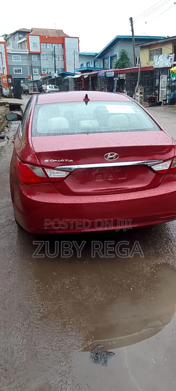 Hyundai Sonata 2011 Red