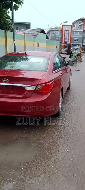 Hyundai Sonata 2011 Red