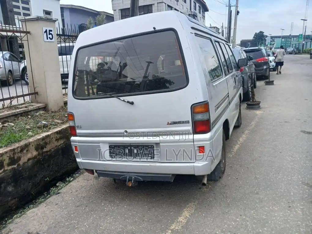 Mitsubishi 3000 2000 Gray
