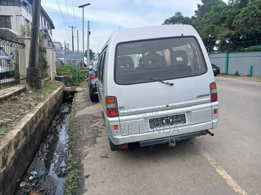 Mitsubishi 3000 2000 Gray