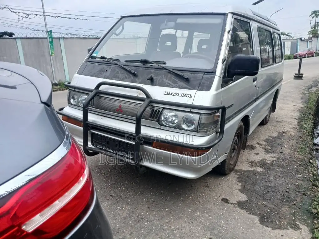 Mitsubishi 3000 2000 Gray