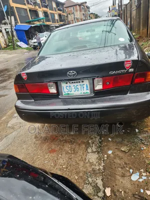 Toyota Camry LE 4dr Sedan (2.2L 4cyl 4A) 2000 Gray