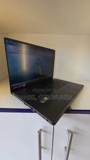 Laptop Asus ROG Zephyrus G15 16GB AMD Ryzen 9 SSD 1T