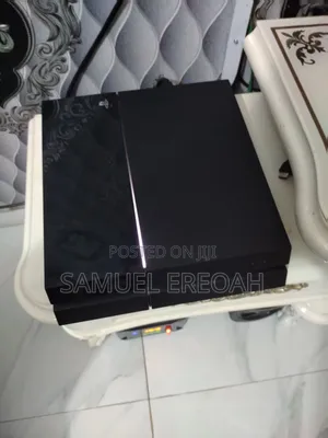 PS4 and 2 Pads