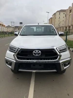 Toyota Hilux 2024 White