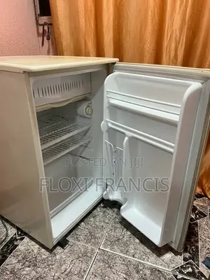 Clean Samsung Single-Door Room Refrigerator