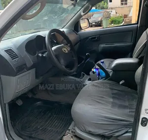 Toyota Hilux 2010 White