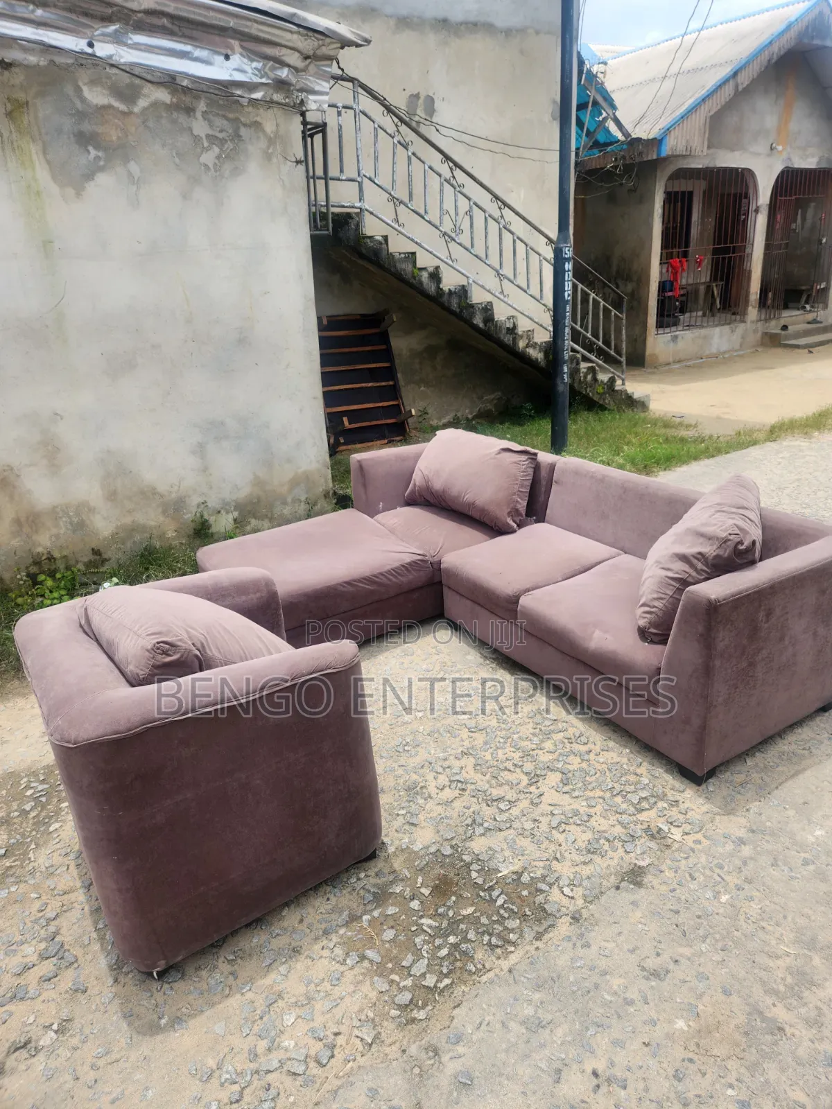 LSHAPED COUCH With Pillows